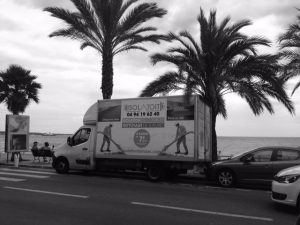 camion isoltoit sur le littoral